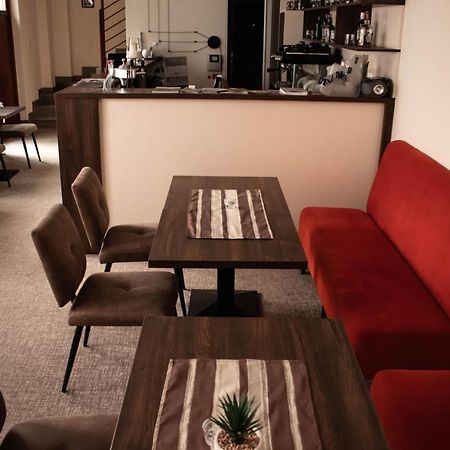 Penzion Tavel プレショフ エクステリア 写真